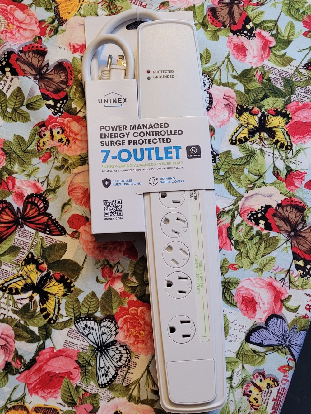 UNINEX 7-Outlet Power Managed Surge Protector - White